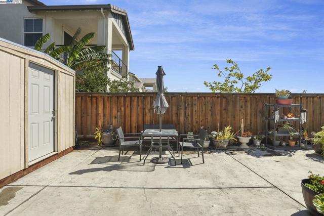 2595 Garden Farms Ave, Lathrop CA: https://media.crmls.org/mediaz/6d6569cb-c824-4ca3-9979-9c79b47adfa9.jpg
