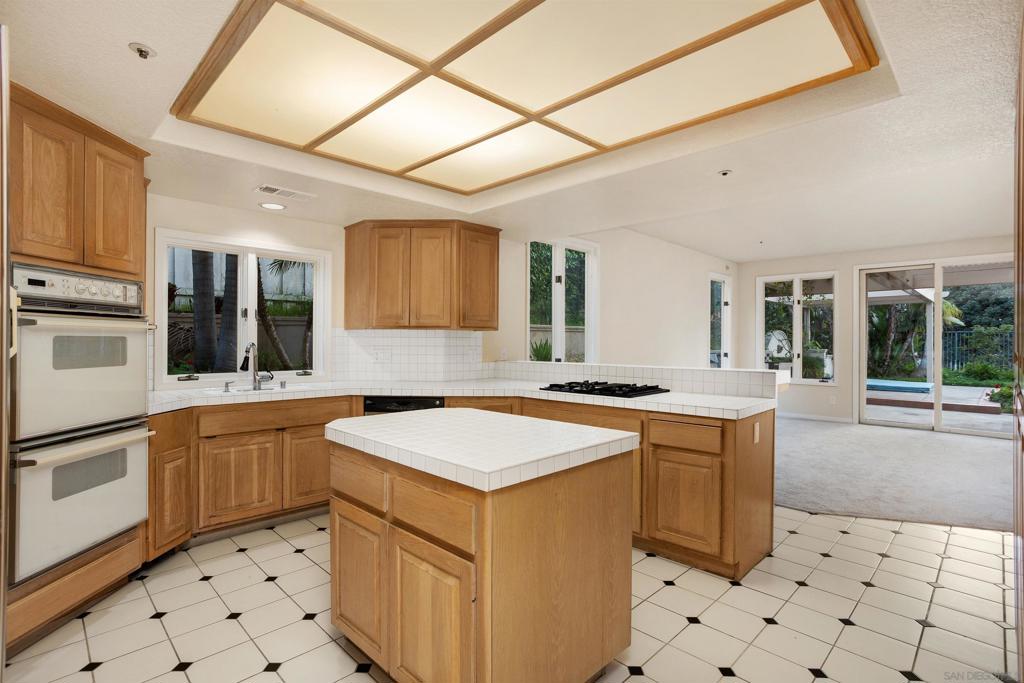 MLS #250025835SD img 4