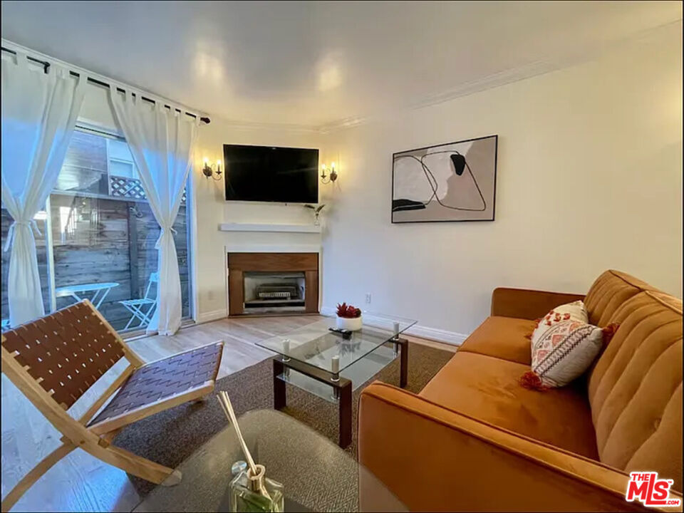 https://media.crmls.org/mediaz/6d65754e-f0e9-4204-8e1a-d6e9ecb839cb.jpg?preset=X-Large