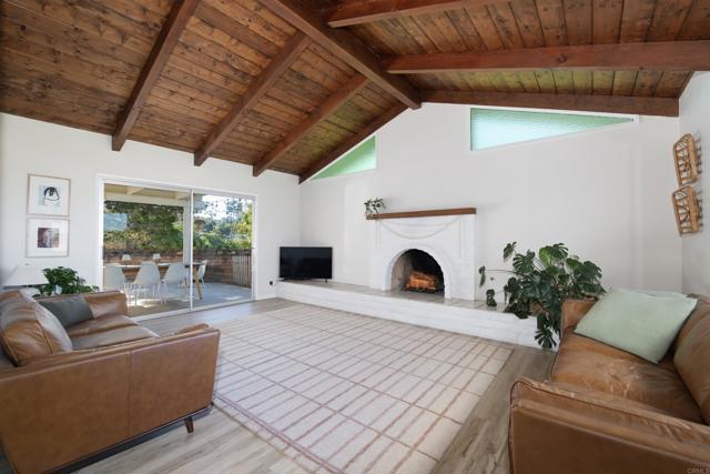 Detail Gallery Image 5 of 40 For 500 Beaumont Dr, Vista,  CA 92084 - 4 Beds | 3/1 Baths