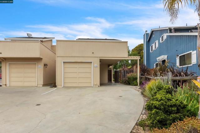 138 Farallon Ct, Aptos CA: https://media.crmls.org/mediaz/6d658ae7-8430-4442-b7cd-ca9af9483056.jpg