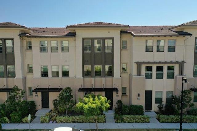 1012 Foxglove Place, San Jose CA: https://media.crmls.org/mediaz/6d65a88e-53b0-4163-946a-c6c4ddeafc42.jpg