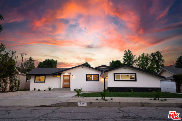 22250 Strathern Street, Canoga Park CA: https://media.crmls.org/mediaz/6d65fda8-fee8-4320-b9fb-531dcb2dcf43.jpg