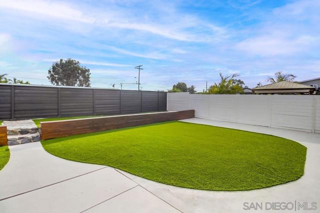 5165 WINTHROP ST, San Diego CA: https://media.crmls.org/mediaz/6d66ad44-c70a-41b9-a575-530fc514cd11.jpg