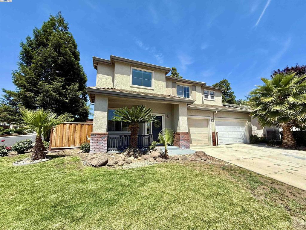825 Hollowbrook Dr