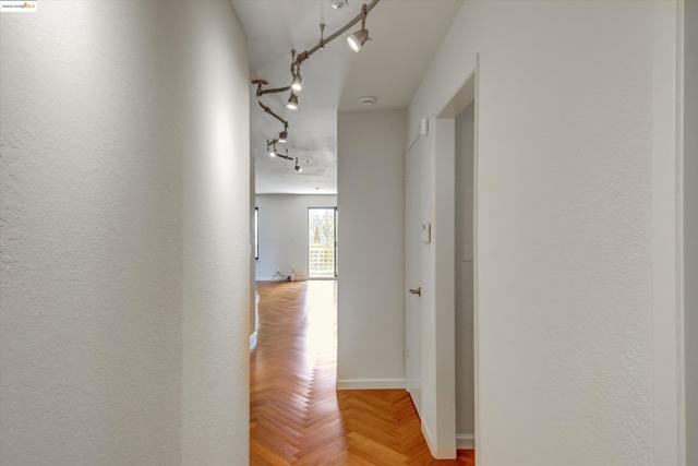 805 Red Leaf Court, San Francisco CA: https://media.crmls.org/mediaz/6d67c878-989a-4311-b53d-5eb08c50d7be.jpg