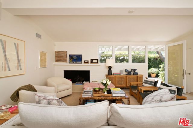3366 Mandeville Canyon Road, Los Angeles CA: https://media.crmls.org/mediaz/6d67d4d1-c7e8-48a1-975c-5799cf8e561a.jpg
