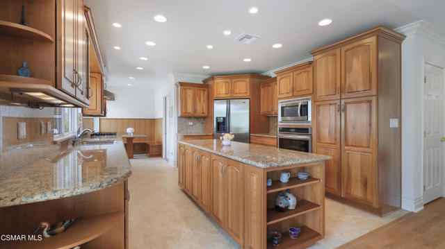 876 Emerson Street, Thousand Oaks CA: https://media.crmls.org/mediaz/6d67e1e1-eac0-41cf-bb5f-74b6ee1a4a2e.jpg