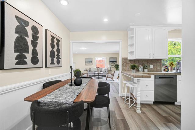 19157 San Miguel Ave, Castro Valley CA: https://media.crmls.org/mediaz/6d67f823-84f7-4c9e-97bd-9562ab708cd0.jpg