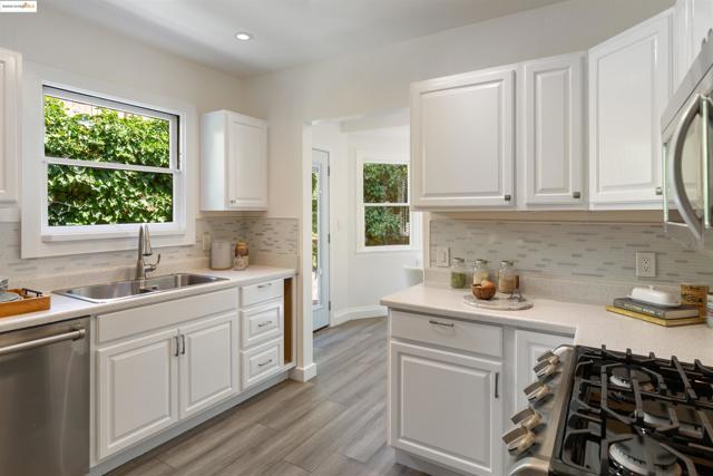 1351 Carlotta Ave, Berkeley CA: https://media.crmls.org/mediaz/6d688b67-9f8a-4dde-989a-1558698c9225.jpg