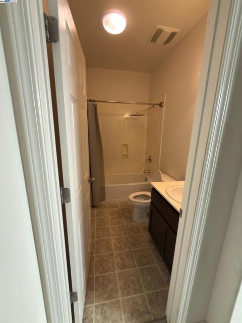 2746 Gracie Pl, Fairfield CA: https://media.crmls.org/mediaz/6d688eac-975a-42d0-878e-11f4b81e18ce.jpg