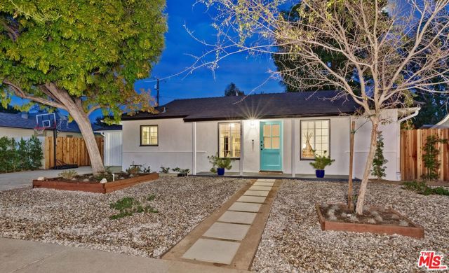 7236 Encino Avenue, Van Nuys CA: https://media.crmls.org/mediaz/6d68dc77-ba9f-44fc-8d91-2591a27ce491.jpg