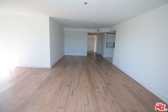 939 Palm Avenue, West Hollywood CA: https://media.crmls.org/mediaz/6d69205b-3840-4ed4-b6af-7750178a4513.jpg