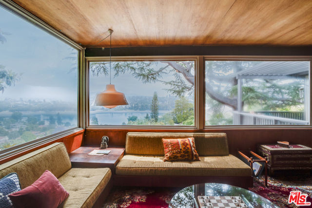 2020 Redcliff Street, Los Angeles CA: https://media.crmls.org/mediaz/6d697ea4-2462-4db2-9100-70c7bb22b20f.jpg