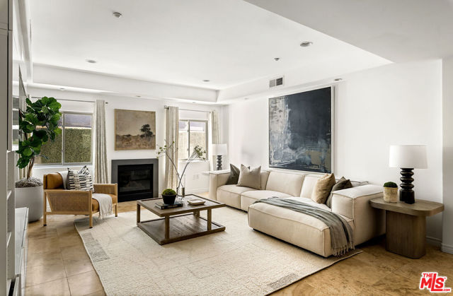11633 Chenault Street, Los Angeles CA: https://media.crmls.org/mediaz/6d6988be-472e-402d-899e-bfbf01ae2050.jpg