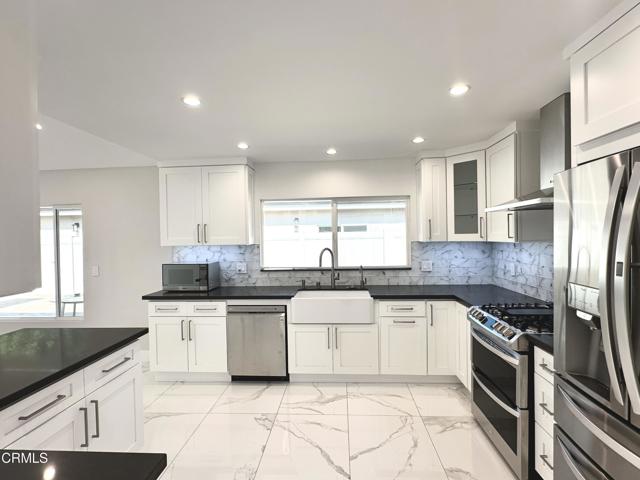 Detail Gallery Image 7 of 30 For 10462 Yarmouth Ave, Granada Hills,  CA 91344 - 4 Beds | 2 Baths