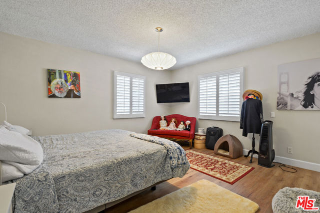 10039 La Rosa Drive, Temple City CA: https://media.crmls.org/mediaz/6d69e053-9533-4f7d-979e-e4b20a0e7bda.jpg