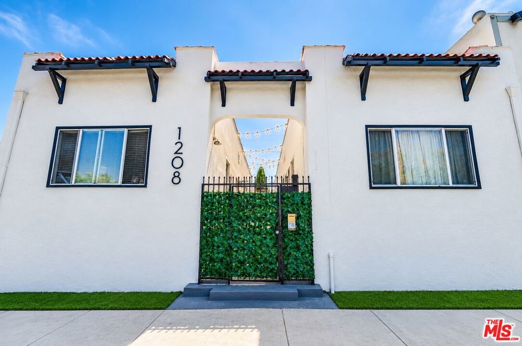 Multifamily at 1208 Daisy Avenue