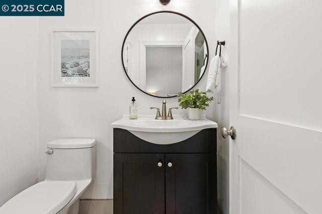 180 Ivy Drive, Orinda CA: https://media.crmls.org/mediaz/6d6a9491-556c-40df-ab9b-b21918136c0b.jpg
