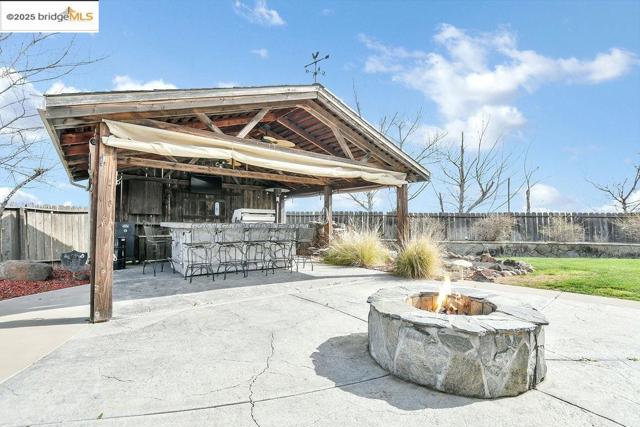 4985 Bixler Road, Byron CA: https://media.crmls.org/mediaz/6d6ae76b-684b-48b8-b75a-193afd9dfa63.jpg