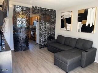 Detail Gallery Image 4 of 11 For 154 El Medio St, Ventura,  CA 93001 - – Beds | – Baths