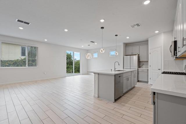 2141 Wildflower Drive, Hollister CA: https://media.crmls.org/mediaz/6d6b737f-b163-4515-9b05-6934c7a56abf.jpg