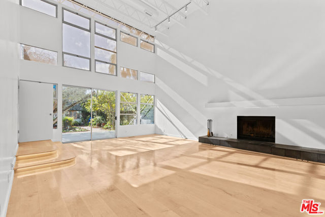 2153 Linnington Avenue, Los Angeles CA: https://media.crmls.org/mediaz/6d6bff48-b097-4268-8490-9fa6b3a26c78.jpg
