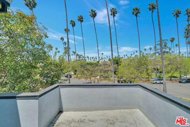 4308 Victoria Park Drive, Los Angeles CA: https://media.crmls.org/mediaz/6d6c285a-2832-4e02-bad8-b1f1ad43325a.jpg