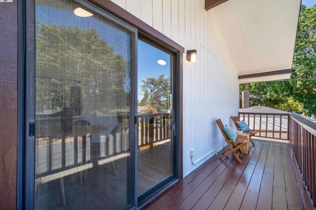 824 14th Ave, Menlo Park CA: https://media.crmls.org/mediaz/6d6cdf7b-b2c4-4689-a90e-e3d12b7193af.jpg