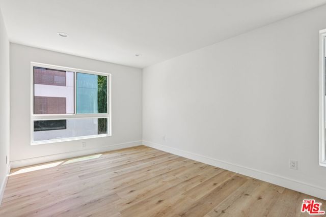2111 1/2 Holly Drive, Los Angeles CA: https://media.crmls.org/mediaz/6d6d52de-5f1a-4e6d-b1ae-dd3960128008.jpg
