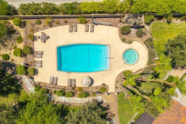 1901 Paseo Pelota, Palm Springs CA: https://media.crmls.org/mediaz/6d6d8edc-1226-4419-ba0a-7e0518130dce.jpg