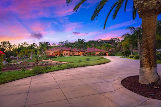 15397 Rock Creek Ln, El Cajon CA: https://media.crmls.org/mediaz/6d6e3918-106e-4ca6-9f05-2075fe306cdb.jpg