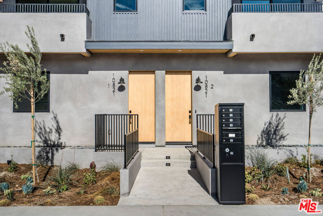 10819 Morrison Street, North Hollywood CA: https://media.crmls.org/mediaz/6d6e75cf-938b-4918-8099-2275fa2686b2.jpg