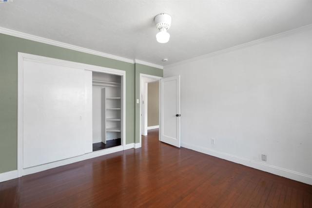 6133 Seminary Ave, Oakland CA: https://media.crmls.org/mediaz/6d6facde-e1d2-4ae1-8914-1c81f41bba55.jpg