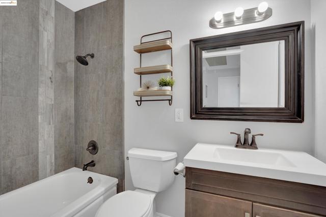 1166 Hibiscus Way, Livermore CA: https://media.crmls.org/mediaz/6d70a559-3060-4f5a-960a-5c5c56af90d2.jpg