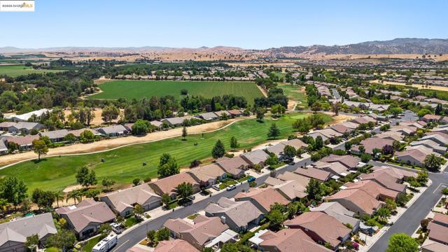 551 Quindell Way, Brentwood CA: https://media.crmls.org/mediaz/6d70c1f9-7a64-4d5d-ad20-0f782bab6718.jpg