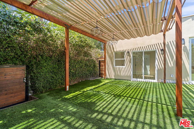 2347 Parnell Avenue, Los Angeles CA: https://media.crmls.org/mediaz/6d70fe43-3f93-485a-ba5b-bd51dfb7e789.jpg
