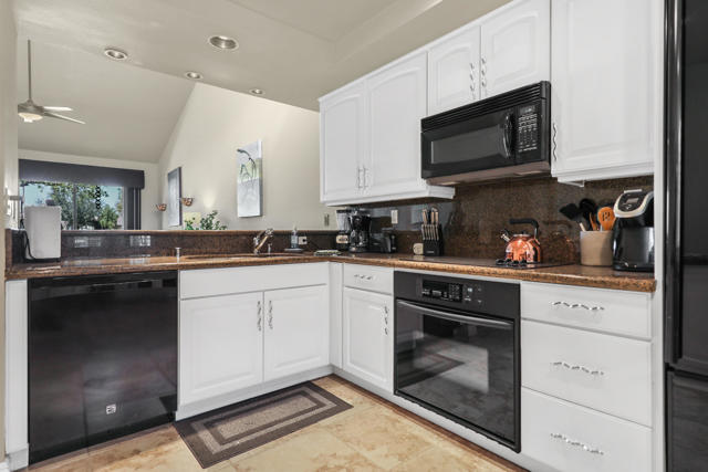 186 Running Springs Drive, Palm Desert CA: https://media.crmls.org/mediaz/6d713b21-178f-4c9a-9271-34c16d57038e.jpg