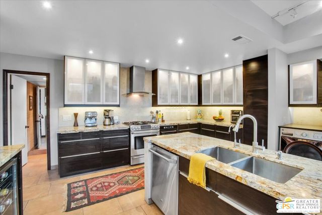 45864 Shadow Mountain Drive, Palm Desert CA: https://media.crmls.org/mediaz/6d7199b6-bac3-4b7d-8b43-eaf04ec0b80d.jpg