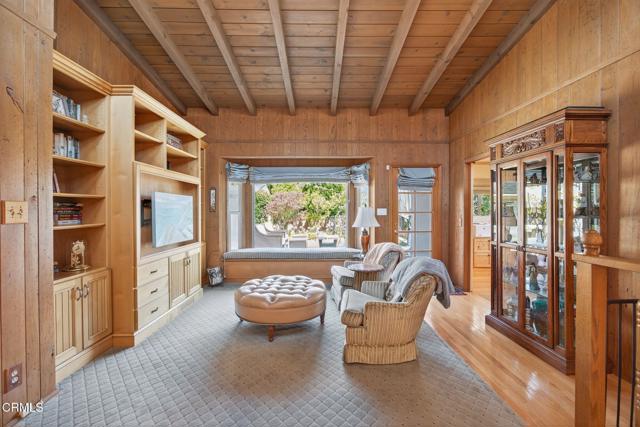 332 Carol Drive, Ventura CA: https://media.crmls.org/mediaz/6d71c697-4b4b-4456-ad21-600b2e21f663.jpg