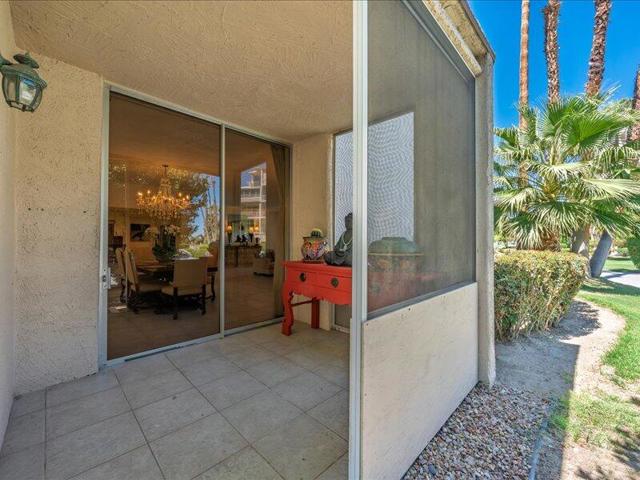 899 Island Drive, Rancho Mirage CA: https://media.crmls.org/mediaz/6d721ebb-a18b-4a45-a4e6-7da2bdb1048f.jpg