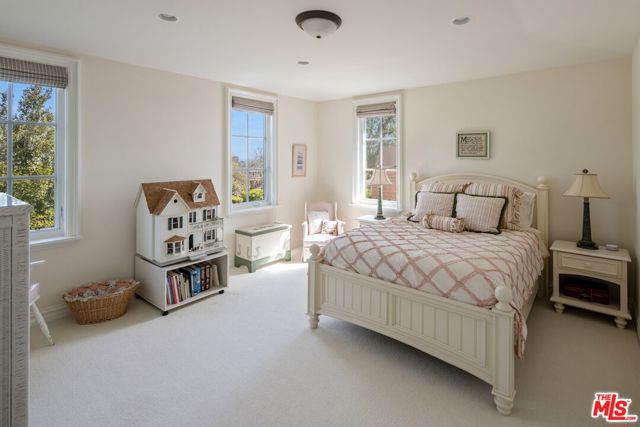 1667 Amalfi Drive, Pacific Palisades CA: https://media.crmls.org/mediaz/6d7233db-eab1-4538-9107-66e098903ac0.jpg