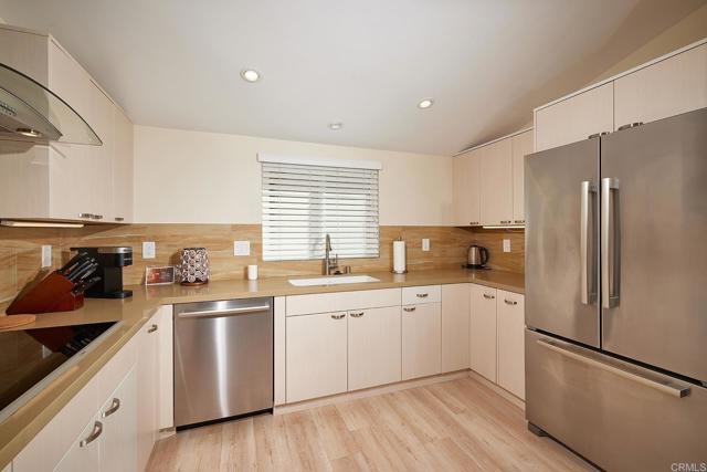 561 S Sierra Avenue, Solana Beach CA: https://media.crmls.org/mediaz/6d728a87-ce8a-4fa2-adbd-b58dc4e0eb73.jpg