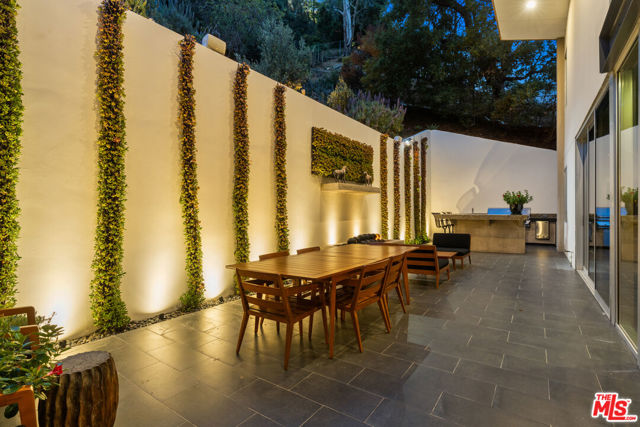 2207 Bowmont Drive, Beverly Hills CA: https://media.crmls.org/mediaz/6d734d7e-d286-433f-bd22-419b33d654c0.jpg