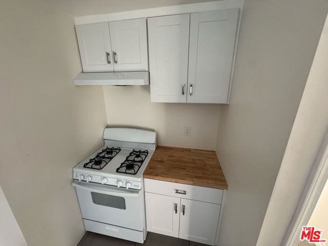 3519 1/2 Denker Avenue, Los Angeles CA: https://media.crmls.org/mediaz/6d73940a-671c-4462-b70d-c67e924d4d03.jpg