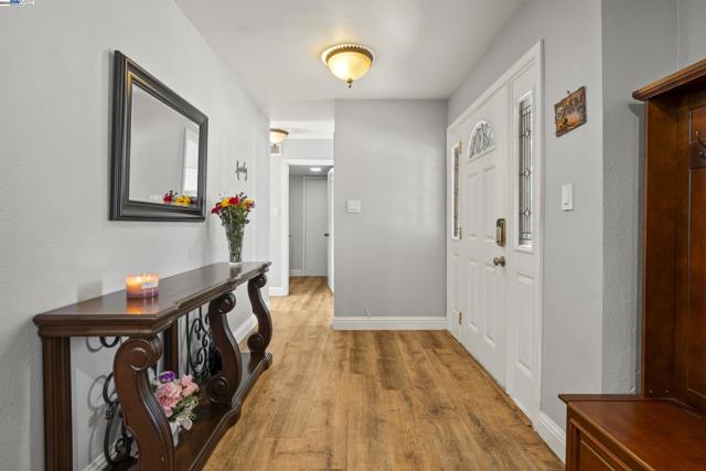 963 Getoun Dr, Concord CA: https://media.crmls.org/mediaz/6d7395a1-c39e-4b4a-b0f1-2ef6afd9b616.jpg