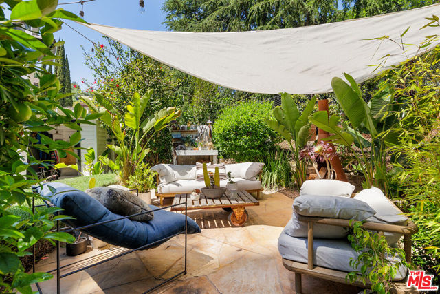 8421 Kirkwood Drive, Los Angeles CA: https://media.crmls.org/mediaz/6d741bac-0a10-4afd-844a-9f409e72c63e.jpg