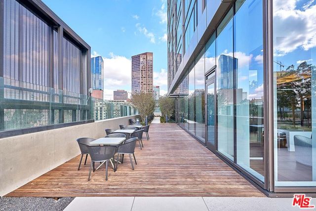 889 Francisco Street, Los Angeles CA: https://media.crmls.org/mediaz/6d7474c5-c2b0-4fd0-b012-78d3d9984f30.jpg