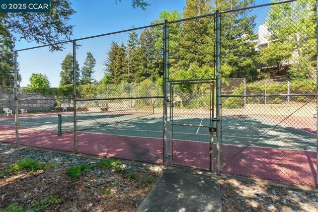 223 Via Pinada Ln, Martinez CA: https://media.crmls.org/mediaz/6d7478b3-7c00-4ade-9e85-96aa1c83ddb1.jpg