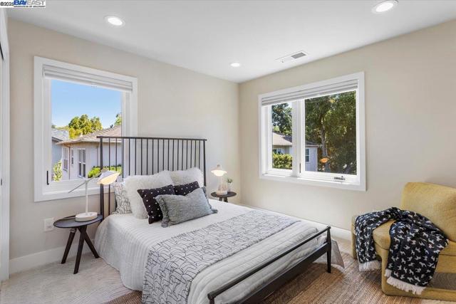 1002 Middle Ave, Menlo Park CA: https://media.crmls.org/mediaz/6d74bb3d-75ec-4a61-b6ca-3b3e5ff3a4e8.jpg
